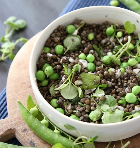 Salade de lentilles vertes aux légumes de printemps